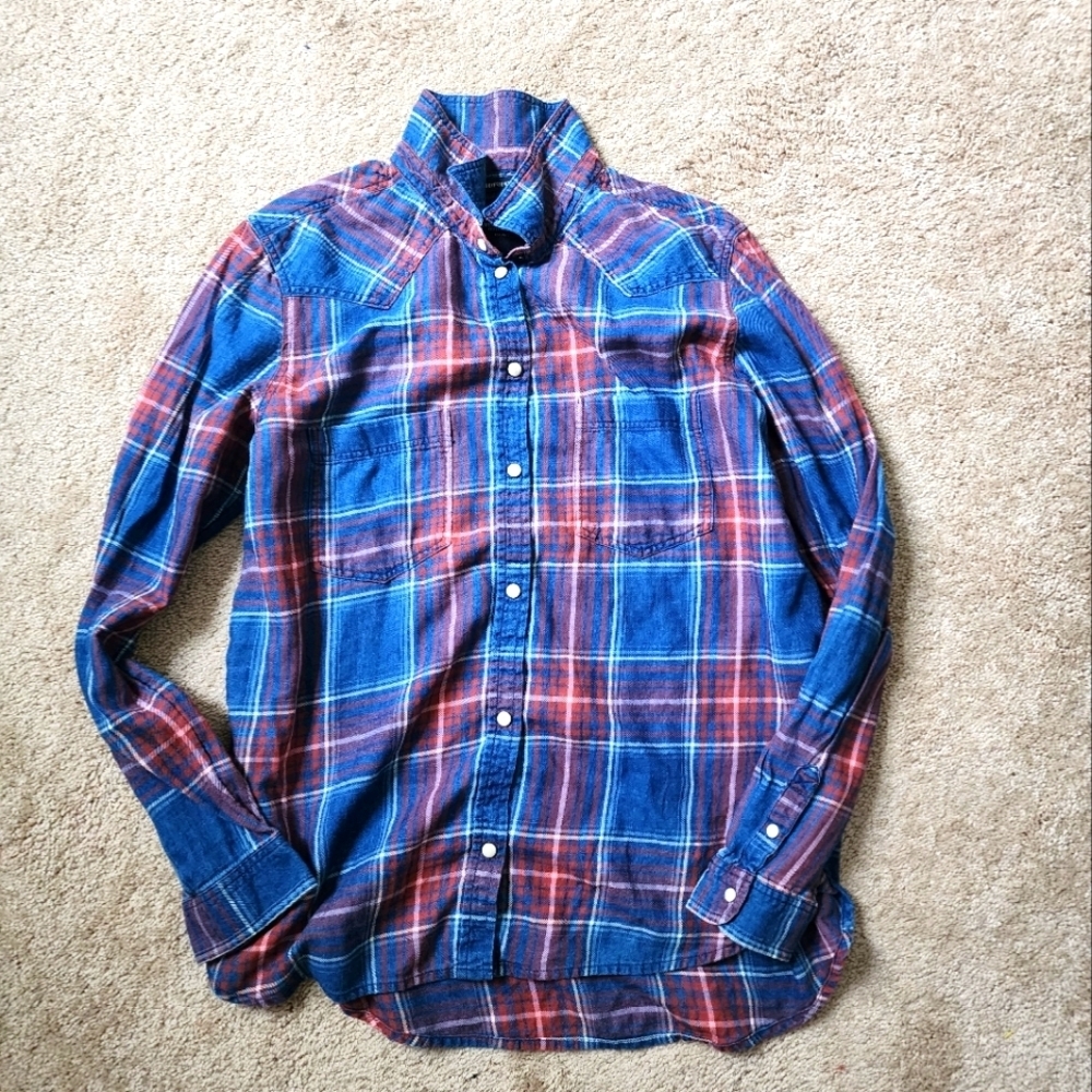 American Eagle Outfitters Blue and Red Plaid Casual Butyon Up Shirt